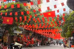 河内多条街道在“九·二”国庆节期间张灯结彩、焕然一新。图自越通社 