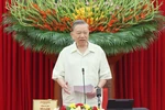 苏林总书记在会议上发表讲话。图自越通社