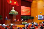 苏林总书记在会上发言。图自越通社