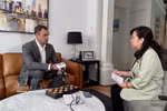 澳大利亚能源生产力联盟（A2EP）执行总裁贾罗德·利克接受越通社记者的采访。图自越通社