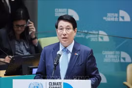越南国家主席梁强在峰会上发表讲话。图自越通社