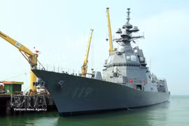 日本护卫舰停靠仙沙港，开始对岘港市进行访问。图自yue'tong'she