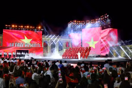 异地同步直播节目《黄金时机》激发建设强大越南的梦想