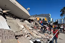2026年8月10日哥伦比亚佩雷拉市地震后倒塌的建筑物。图片来源：AA/越通社发