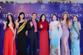 *从潘莺传媒“选美生态体系”成长起来的历届佳丽及组委会代表 图自越通社