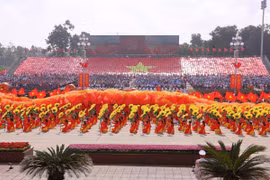 河内市吉灵—河东城市轻轨于2021年11月6日投入运营，这是全国首条城市轻轨，已成为首都居民日常出行的可靠交通工具。图自越通社