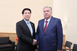 越南国家主席梁强会见塔吉克斯坦总统拉赫蒙 图自越通社