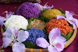 奠边省五色糯米饭 图自越通社