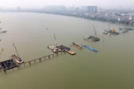 陈兴道大桥是2025年动工的七座红河大桥之一（包括红河、米所、四联、玉回、云福、陈兴道、上吉等大桥）。这些桥梁都是特别的“拼图”，有助于重新平衡红河两岸的人口密度。图自越通社