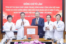 苏林总书记看望河内友谊医院 庆祝越南医师节71周年 图自越通社