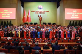 越南党、国家领导人同与会代表合影 图自越通社