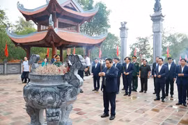 范明政总理在E2高地遗迹敬香 图自越通社