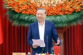 苏林总书记：为新发展阶段战略决策做好理论与实践准备