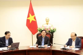 12月25日上午，政府副总理胡国勇主持与司法部的工作会议，听取2025年12月工作计划落实情况及下一阶段重点任务汇报。 图自越通社