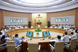 越南政府总理黎明兴主持2026年7月政府法制建设专题会议。图自越通社。