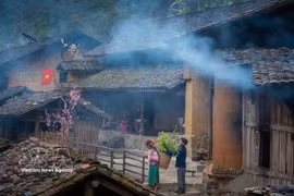 同文岩石高原上古朴夯土房的独特魅力 图自越通社
