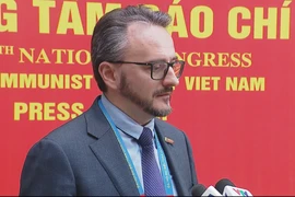 《真理报》（Pravda）副总编辑、俄罗斯联邦共产党中央委员会委员米哈伊尔·科斯特里科夫 图自越通社