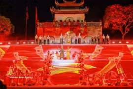 通过武术和精彩艺术的语言，节目再现了民族四千年建国卫国的历史。图片来源：越通社