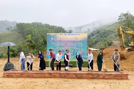 岘港市在黑石坡山区启动灾后住房援建“光中战役”。图自越通社