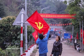 山罗省芒赛乡披上节日盛装，准备迎接国家重大节日 图自越通社