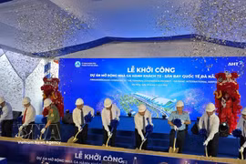 与会代表出席开工仪式 图自越通社