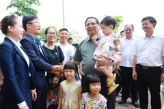 政府总理范明政视察芹苴市并指导解决重点问题