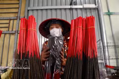兴安省文关着力守护传统黑香制作技艺