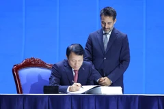 各国代表陆续签署《河内公约》