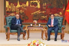 范明政总理鼓励新加坡玛卡蕾集团扩大对越投资布局