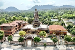 安江金仙寺24米高阿弥陀佛像：耸立山巅的信仰地标