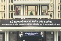 胡志明市和广义省人民吊唁缅怀原国家主席陈德良