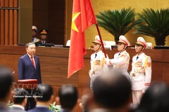 越南社会主义共和国国家主席苏林宣誓就职。图自越通社