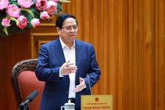 推动国防工业向现代化、高科技及军民两用方向发展