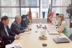 越南与英国加强合作发展国际金融中心