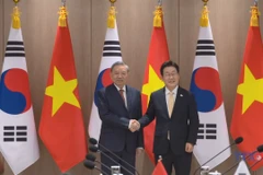苏林总书记与韩国总统李在明举行会谈, 会见韩国总理金敏锡