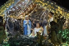 越南顺化圣诞季：古城灯火璀璨，喜迎平安佳节