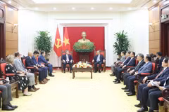 苏林总书记会见墨菲石油公司领导