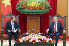 苏林总书记会见老挝人民革命党代表团