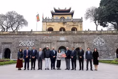 约旦众议院议长马赞·图尔基·卡迪参观河内升龙皇城遗址
