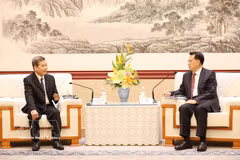 越共中央内政部长黎明智访问中国重庆市