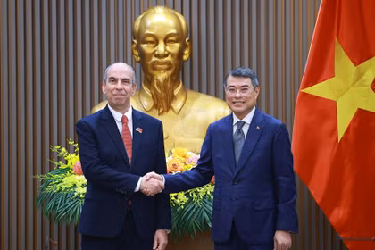 越南政府总理黎明兴分别会见古巴和朝鲜驻越大使