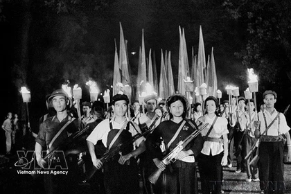 胡志明共青团成立95周年：越南青年在党的光辉旗帜下坚定前行