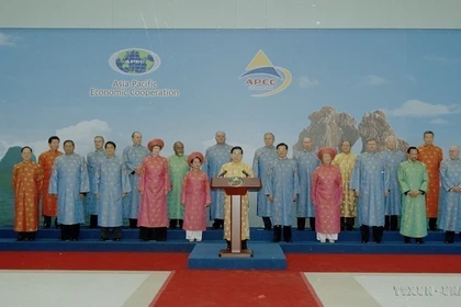 2006年11月19日，越南国家主席阮明哲在河内举行的亚太经济合作组织第十四次领导人非正式会议上宣读联合声明。图自 越通社
