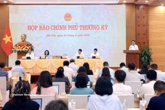 政府例行记者会现场。图自越通社
