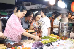 2000多种产品亮相OCOP农产品和各地特产周。图自越通社