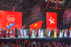 由《人民报》与胡志明市人民委员会联合举办的政治文艺节目“祖国在我心中”。图：《人民报》