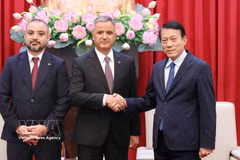 越南公安部部长梁三光大将在河内会见土耳其ICT集团董事会副主席、联合创始人穆拉特·卡亚和ANVI集团主席阿达拉特·巴基绍夫。图自越通社