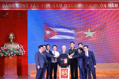 越南红十字会发起“越古团结65周年”募捐活动。图自越通社