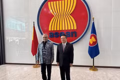 东帝汶总统若泽·拉莫斯·奥尔塔（Jose Ramos Horta）与东盟秘书长高金洪。图自越通社
