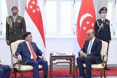 越共中央书记处常务书记陈锦秀会见新加坡总统尚达曼。图自越通社